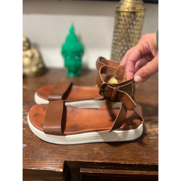 Mia Ellen Leather Platform Casual Sandal Cognac Rubber sole Buckle Closure 7 - Picture 5 of 8